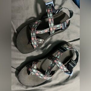 Women’s Tribal Print Chacos size 8